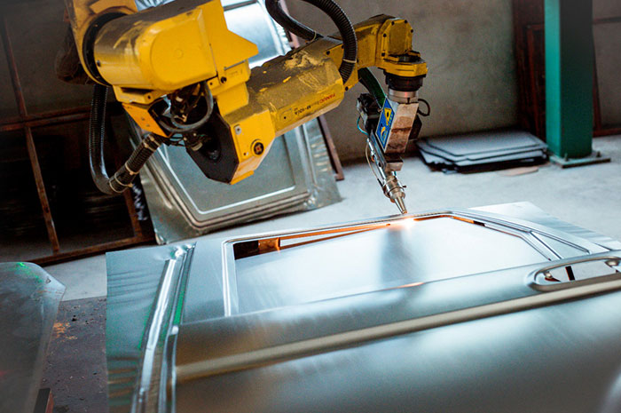 Three dimensional laser cutting