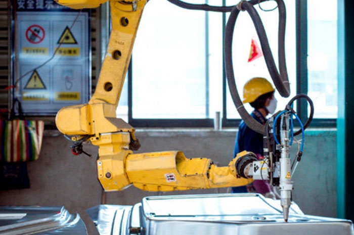 Three dimensional laser cutting