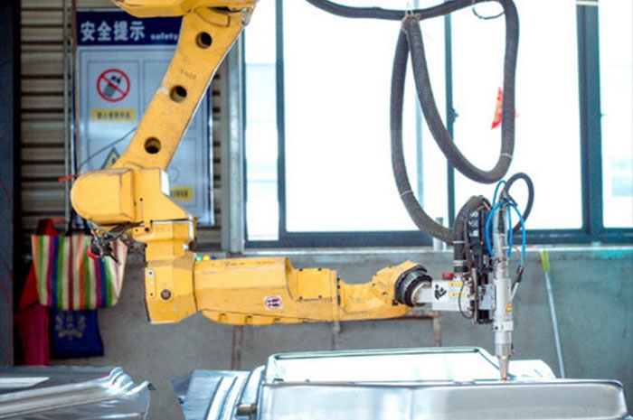 Three dimensional laser cutting